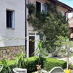 ゲストハウス Modern&cozy Bosnian House With Garden+free Parking サラエヴォ