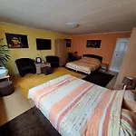 招待所 Modern&cozy Bosnian House With Garden+free Parking 塞拉耶佛