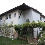 Modern&cozy Bosnian House With Garden+free Parking ゲストハウス