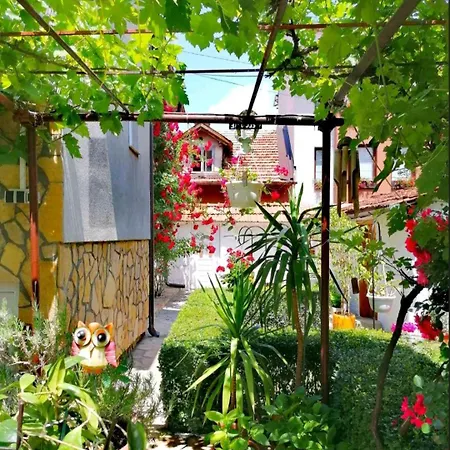 Pensión Modern&cozy Bosnian House With Garden+free Parking 4*