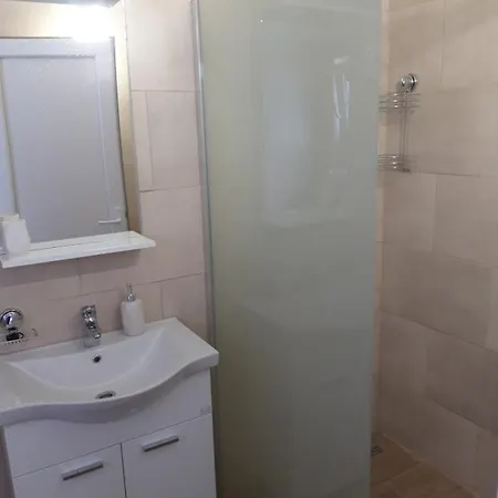 Πανσιόν Modern&cozy Bosnian House With Garden+free Parking 3*