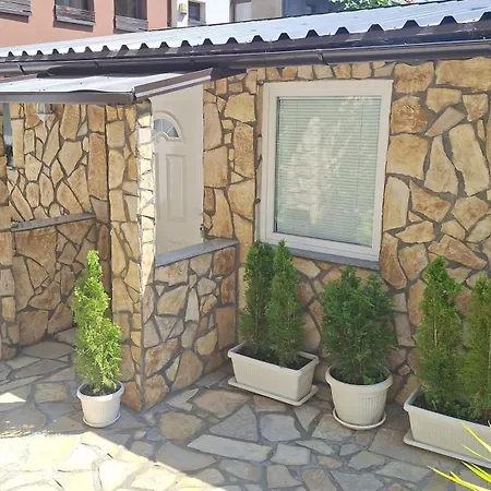 Modern&cozy Bosnian House With Garden+free Parking Πανσιόν
