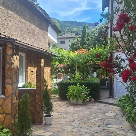 Modern&cozy Bosnian House With Garden+free Parking Πανσιόν Σαράγεβο