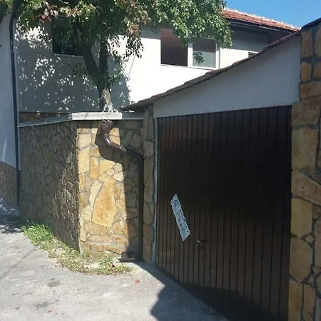 Modern&cozy Bosnian House With Garden+free Parking Πανσιόν